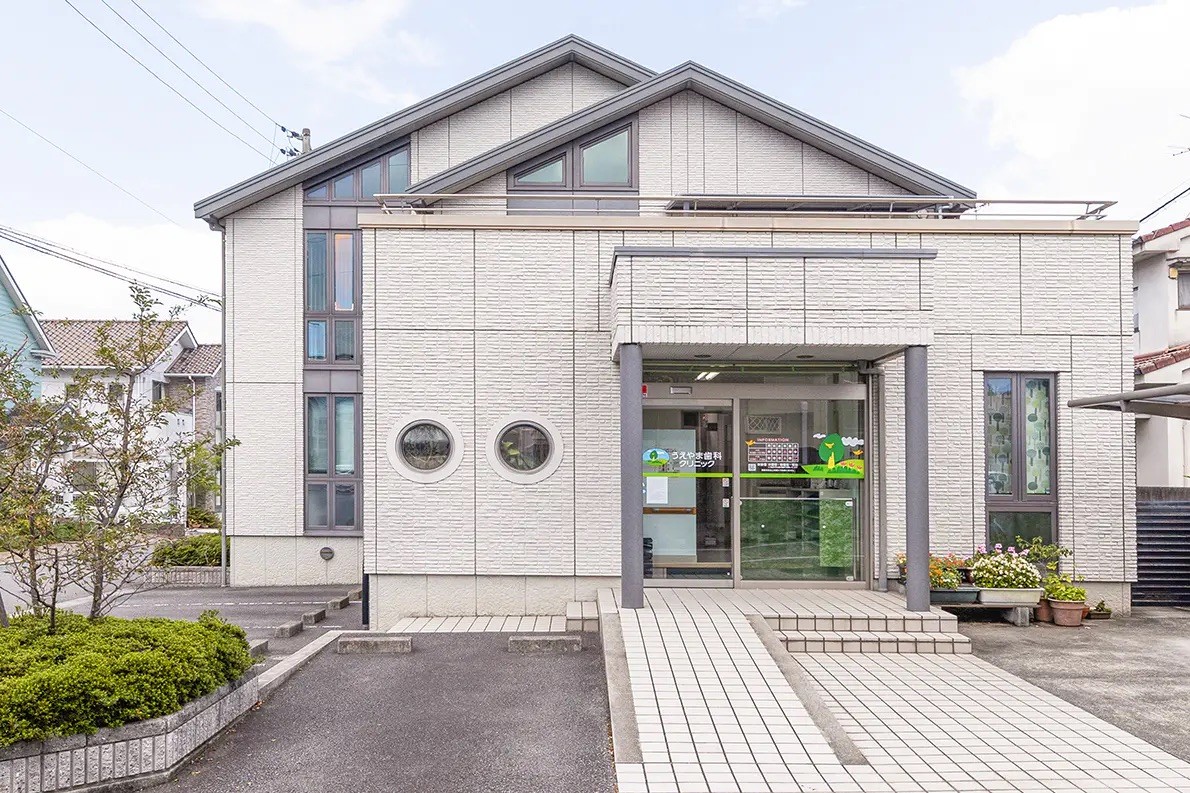 ①外観②受付③待合室