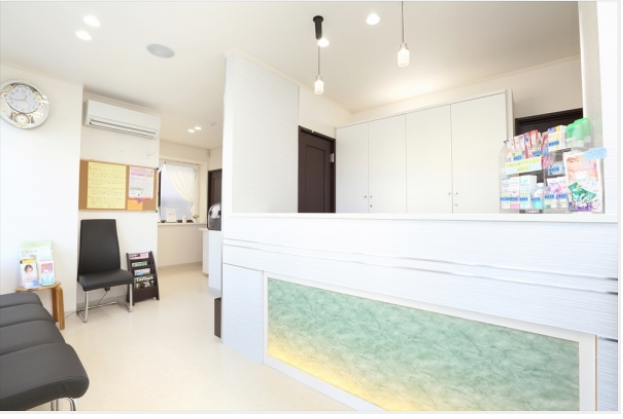 ①外観②受付③診療室