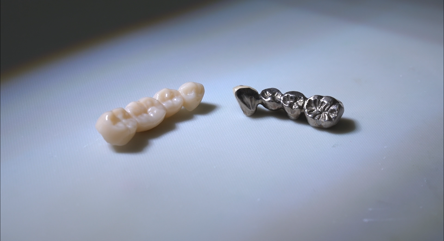 まるで自分の歯のように自然に食べ物を噛むことができます