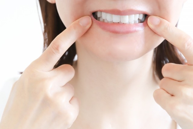 患者様が自然な笑顔に自信を持てるよう、見た目だけでなくお口の健康にも配慮したホワイトニング治療を提供しています。※写真はイメージです。