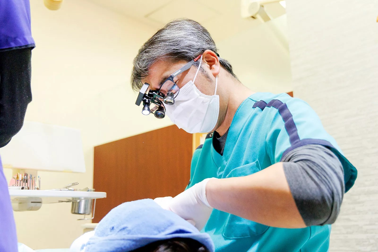 レーザーを活用した殺菌療法を行っています