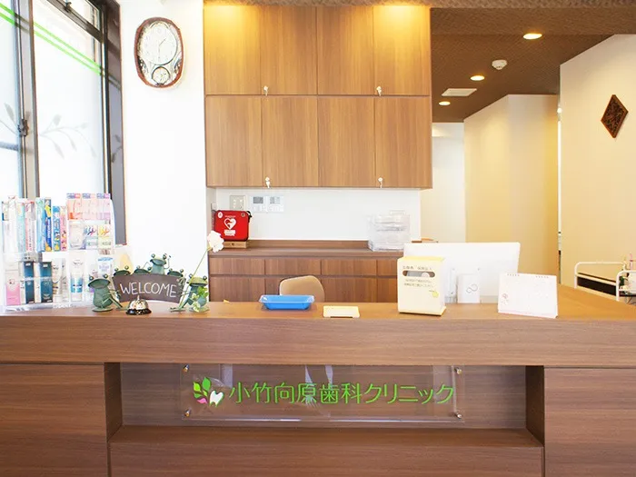 ①クリニック外観②受付③待合室