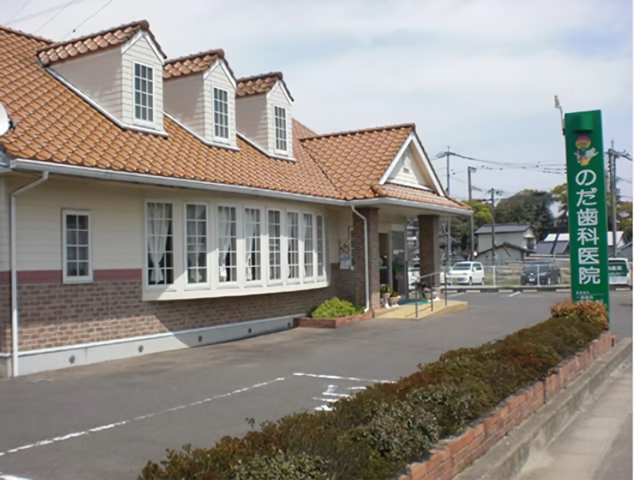 ①医院外観②受付③待合室