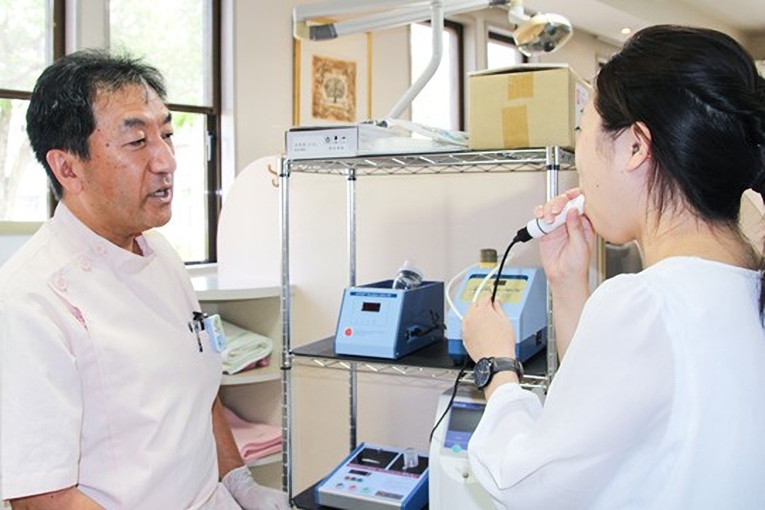 「少し口臭が気になる」という方から、長年お悩みを抱えている患者様まで幅広く対応しています。