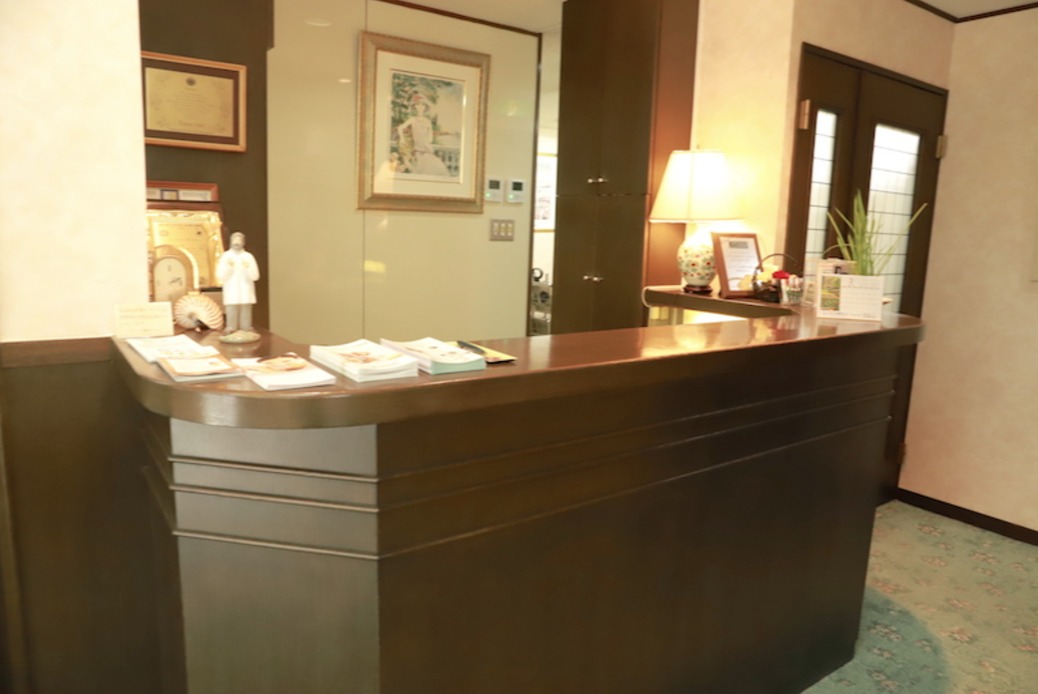 ①外観②受付③診療チェア