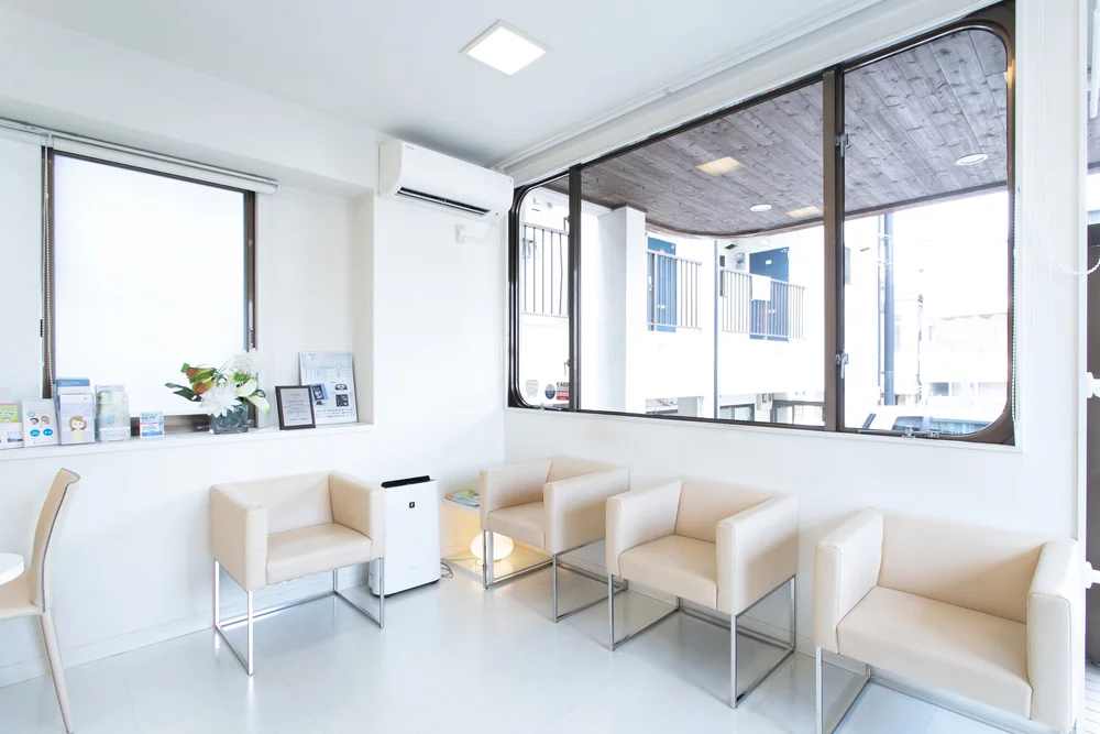 ①診療室 ②受付 ③待合室