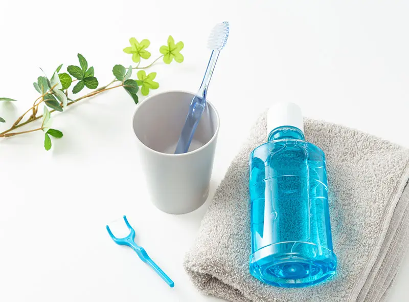 専門的なクリーニングと正しい歯磨きの指導で、虫歯や歯周病を予防します。