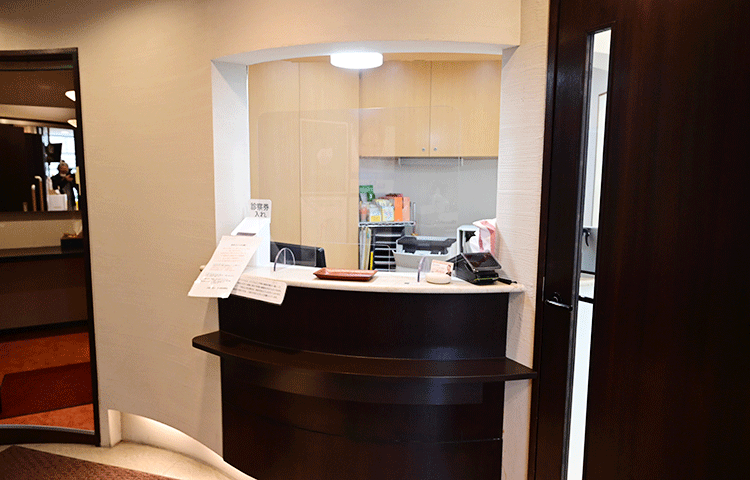 ①外観②受付③診療チェア