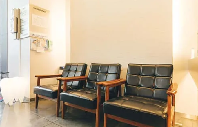 ①受付②待合スペース③治療室