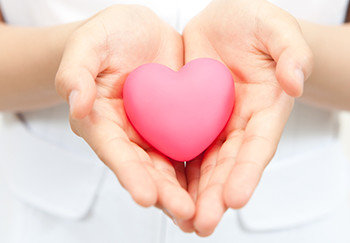 【西新宿駅1番出口より徒歩4分】患者様の満足を第一に、スペシャリストによる専門的で丁寧な治療を提供する「新宿フロントタワー歯科」