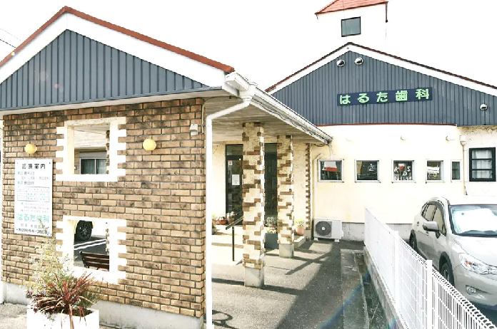 ①歯科医院外観②受付③待合スペース