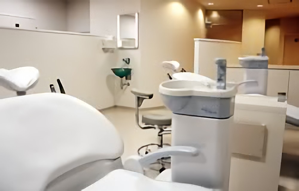 ①受付②待合室③診療室