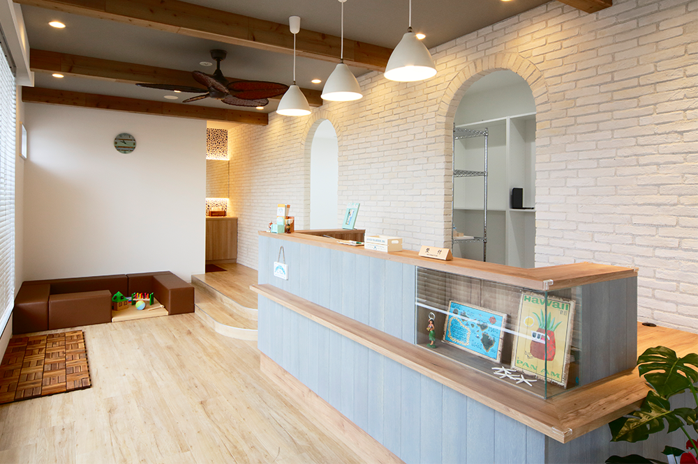 ①待合室 ②受付 ③院長