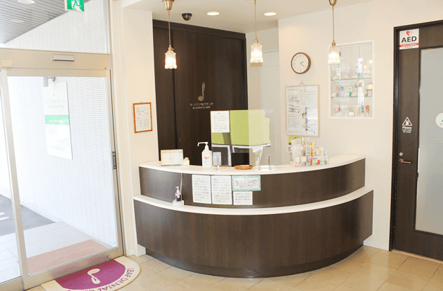 ①外観②受付③診療ユニット