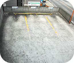 ①クリニック外観②待合室③駐車場