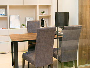 【JR新浦安駅】からすぐ、高い専門性をもつ複数のドクターによるチーム医療でより質の高い歯科医療を提供する新浦安ハーヴェスト歯科・矯正歯科