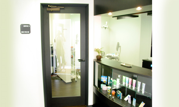 【JR東金沢駅より徒歩5分】患者さんにやさしい治療を提供するジョム・デンタルクリニック