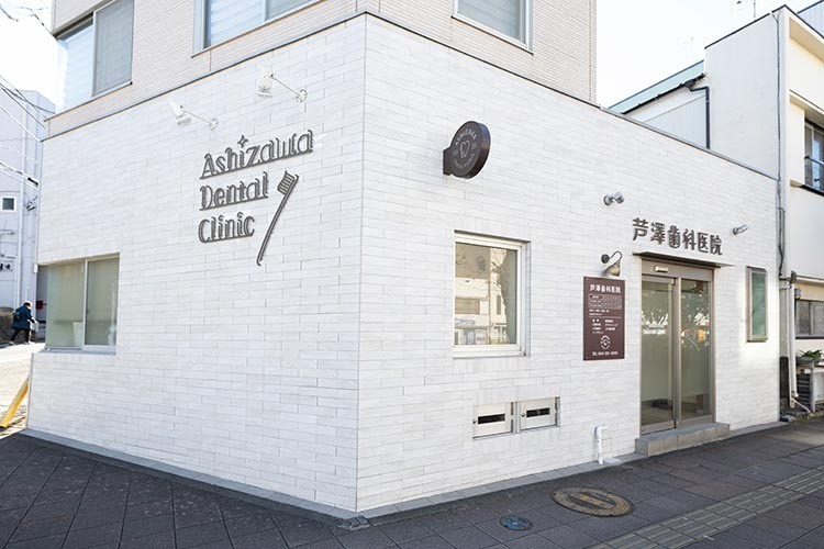 ①クリニック外観　②受付　③待合室