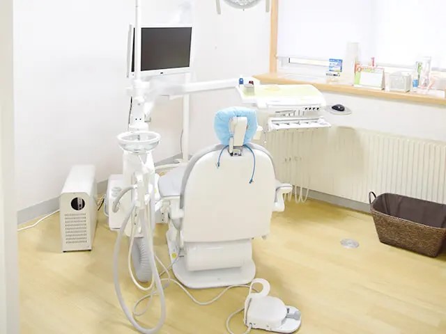 ①外観②受付③診療室