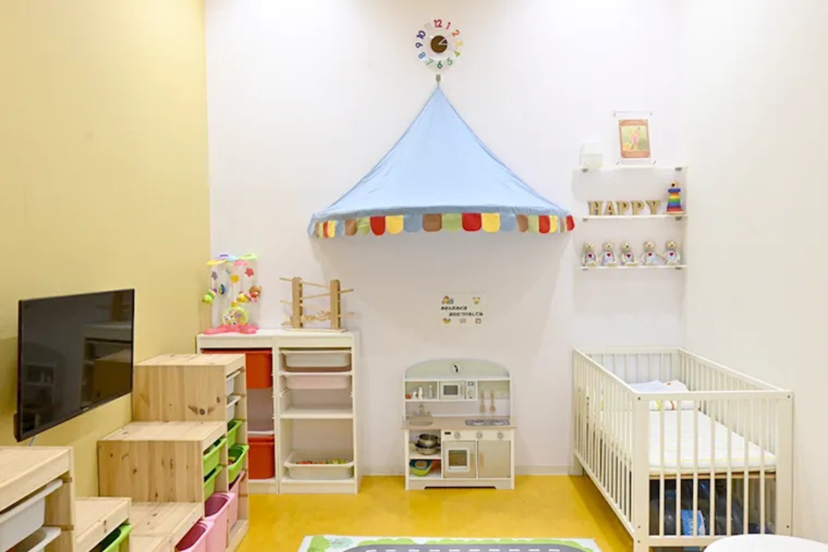 医院外観・受付・キッズルーム