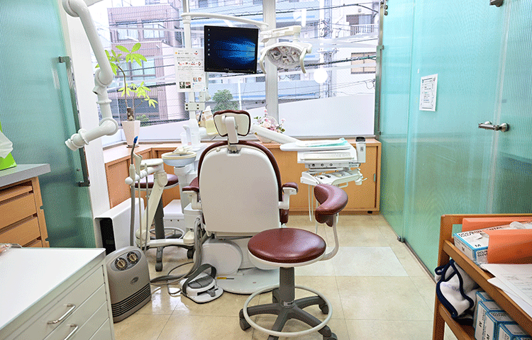 ①外観②受付③診療チェア