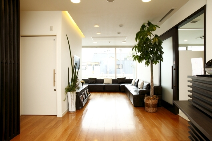 ①医院外観②診療台③待合室