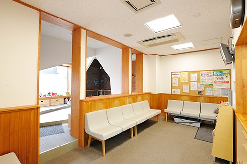 【七戸十和田駅 車で21分・駐車場完備】痛みに配慮した診療と幅広い治療に対応する高屋歯科医院
