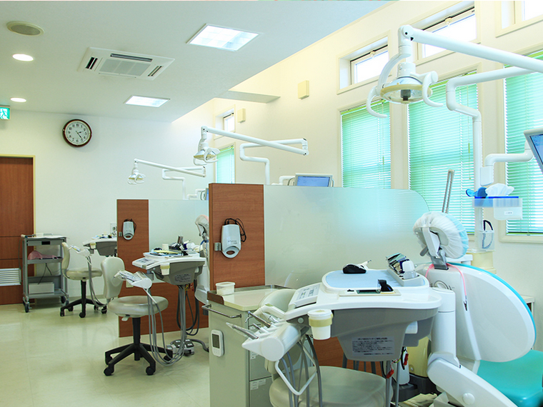 【鶴川駅より車で9分】【駐車場完備】【キッズスペースあり】子どもから高齢者にも優しい街の歯医者さん！なるべく痛くない削らない安心の治療