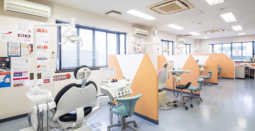 ①外観②受付③診療室