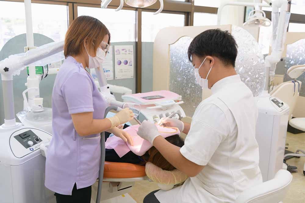 患者様の歯並びや顎の状態、ライフスタイル、希望する仕上がりを確認し、一人ひとりに合った治療計画を提案します。