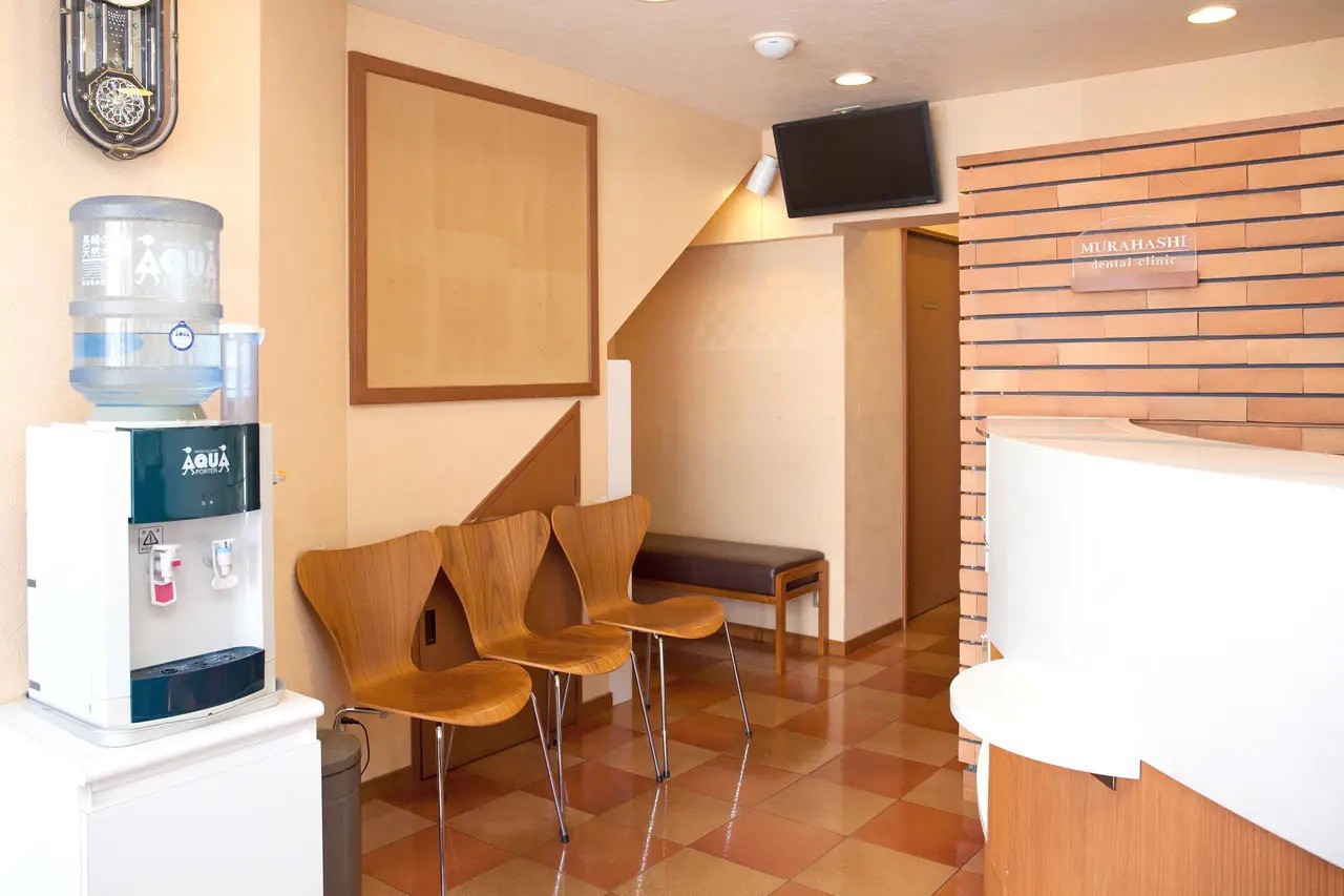 ①外観②受付③待合室