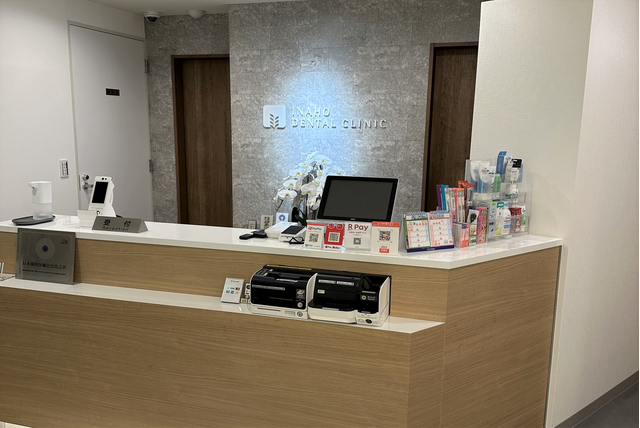 ①クリニック外観②受付③診療チェア