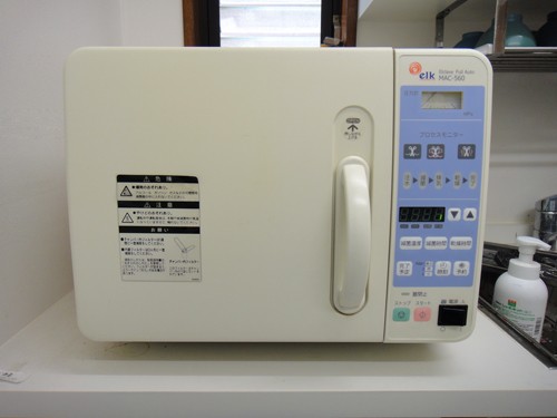 オートクレーブという滅菌機でウイルスを除去しています