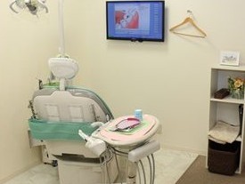 ①外見②待合室③診療室