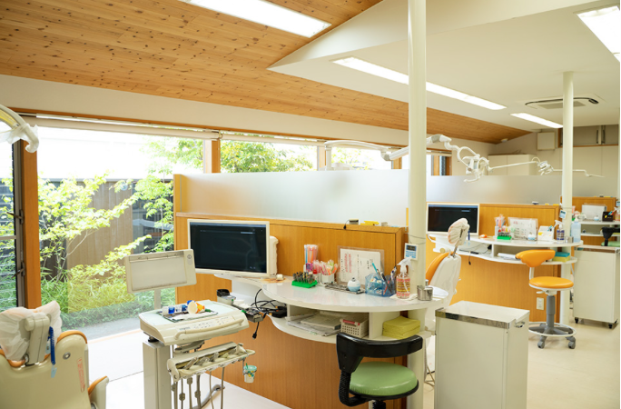 【駐車場あり】機能性や審美性の高い補綴物や歯周内科治療に尽力している藤原歯科医院