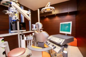 専門性の高いインプラント治療を、経験豊富な院長が丁寧に対応