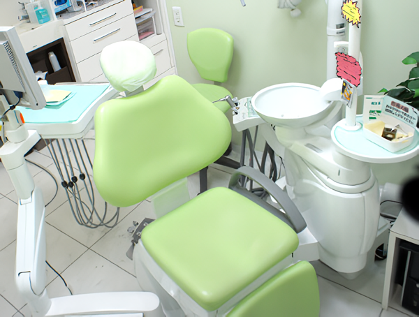 ①スタッフ画像②待合室③診療スペース