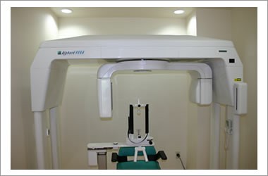 ①受付②待合室③歯科用CT完備