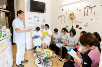 毎朝行うスタッフミーティング