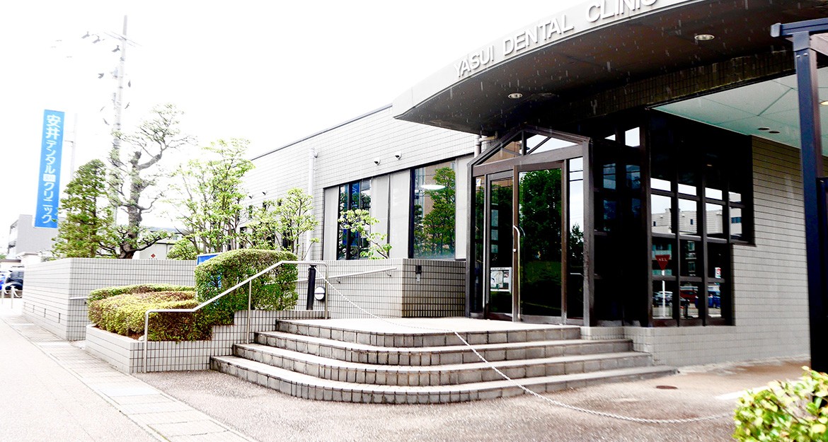 青い大きい看板が目印となっています