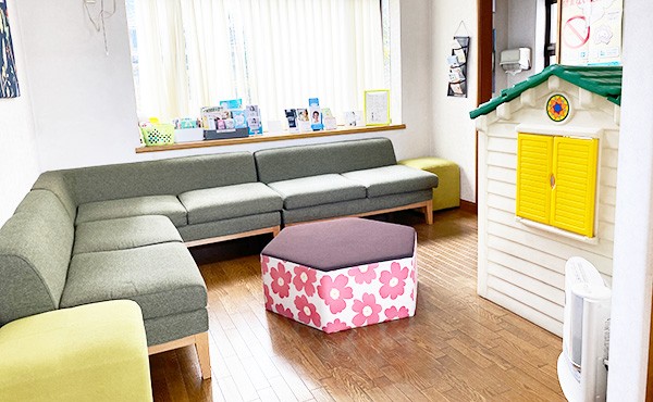 ①玄関②待合室③レントゲン完備