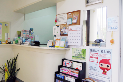 医院外観・受付・待合室