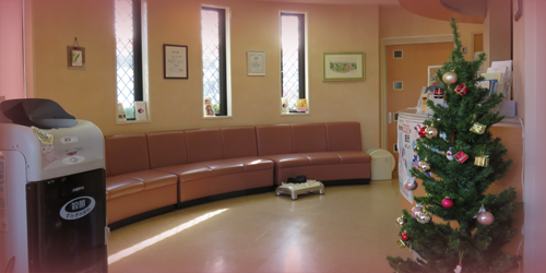 ①医院外観 ②待合室 ③アクセスマップ