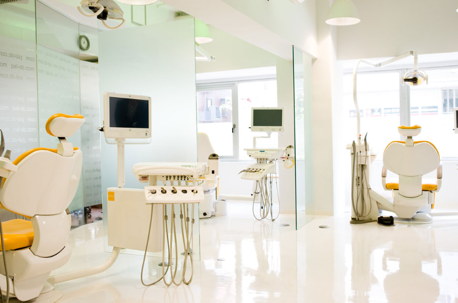 ①受付②待合室③診療室