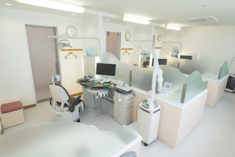①外観②診療室③歯科用CT