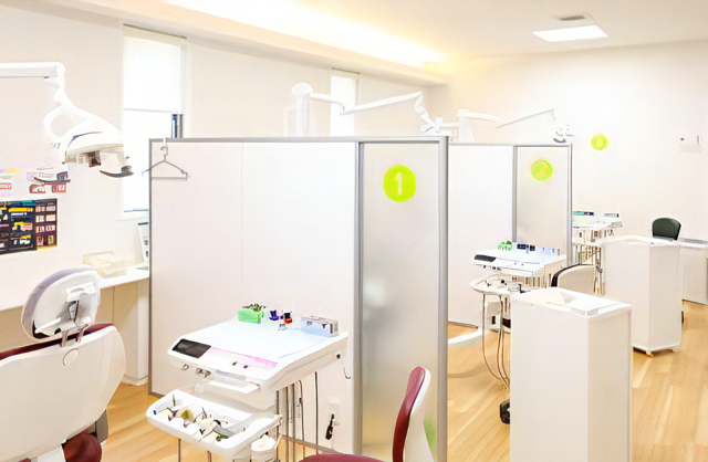 ①クリニック外観②受付③診療室 ※画像はイメージです