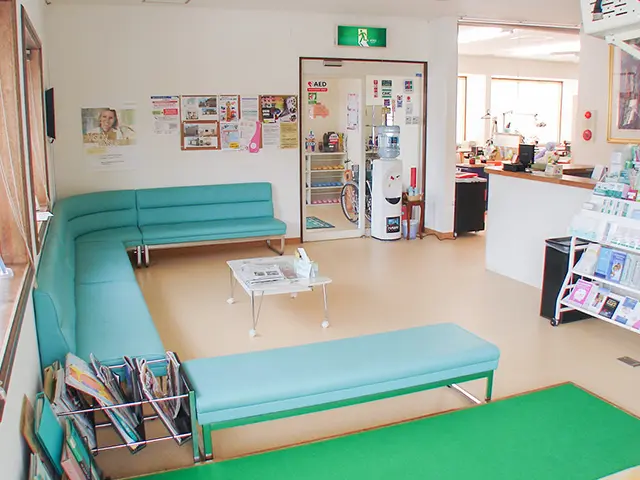 ①受付 ②待合室 ③キッズコーナー