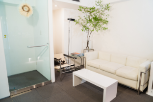 ①受付②待合室③診察室