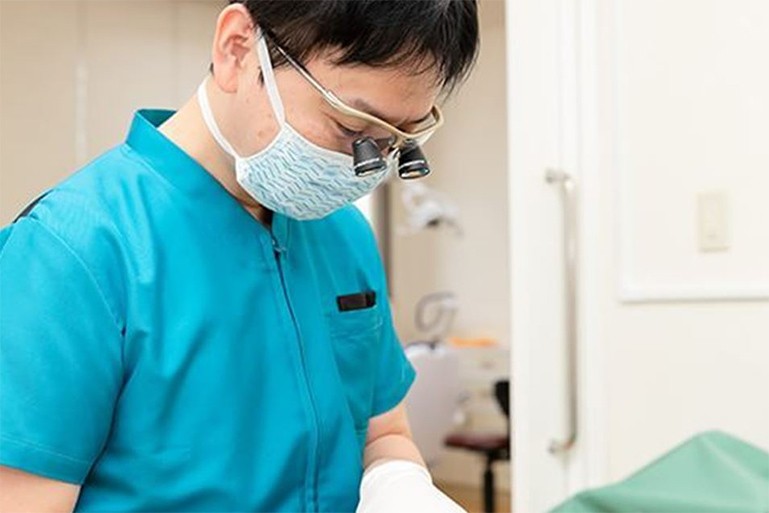 院長は、日本口腔外科学会認定 口腔外科専門医、 日本口腔科学会認定 認定医 です