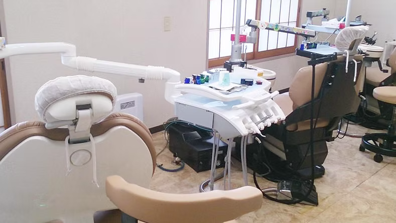 【火曜・金曜は21時まで診療】歯科医師4名体制で診療する内木歯科医院